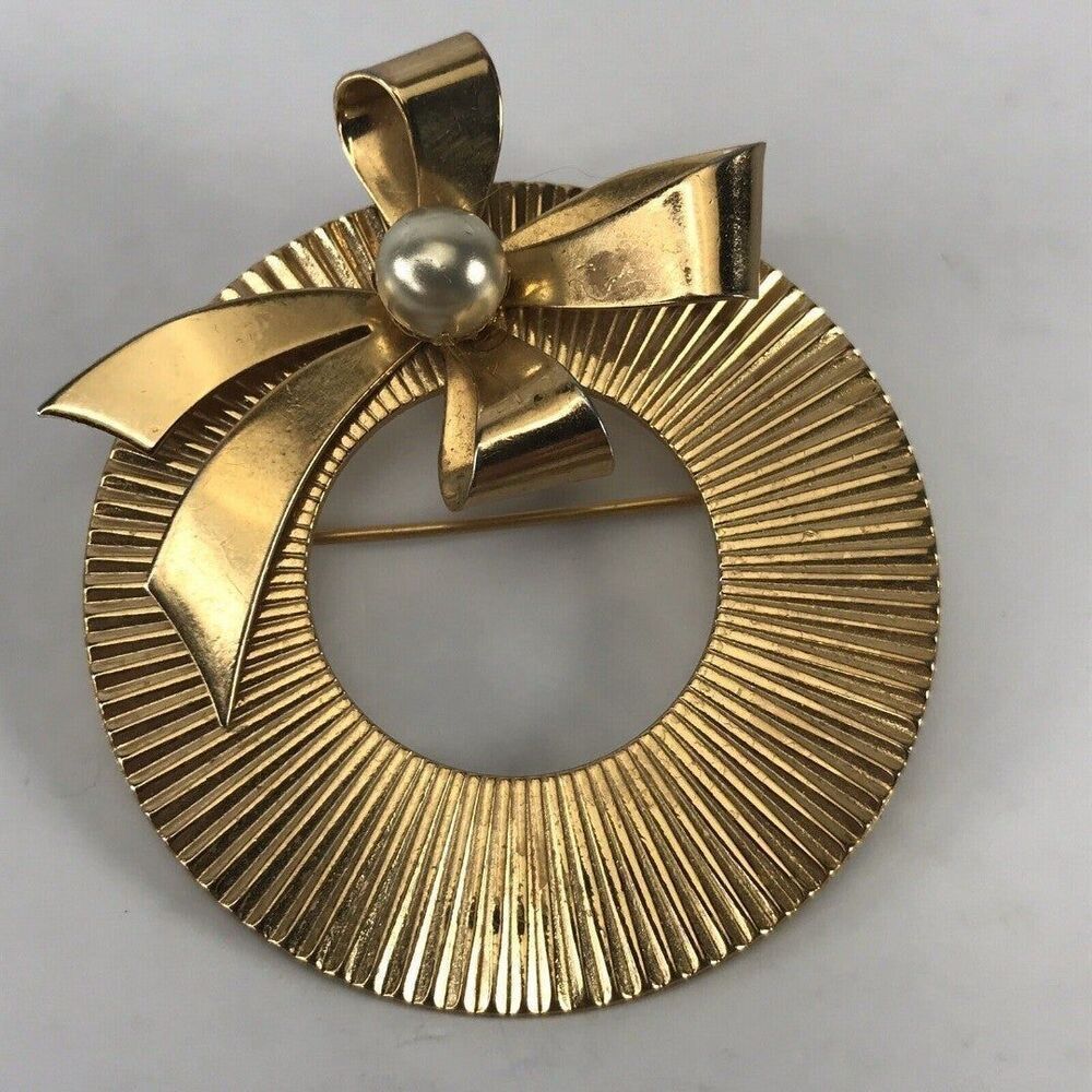 Coro Vintage Wreath Brooch Pin Bow Faux Pearl Accent Gold Tone 2 In Pre-Owned